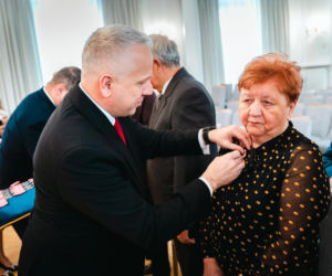 Złoty Gody par małżeńskich w Siedlcach - wręczenie pamiątkowych medali