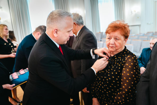 Złoty Gody par małżeńskich w Siedlcach - wręczenie pamiątkowych medali