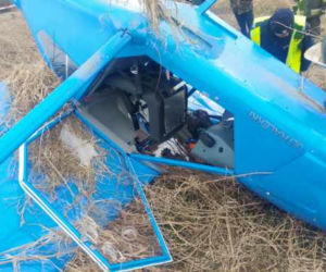 Szokujący wypadek pod Tarnowem! Awionetka wylądowała na dachu. Pilot w szpitalu [ZDJĘCIA]