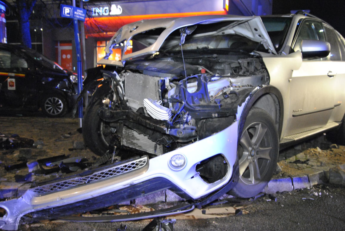 Zderzenie BMW z taksówką na Marszałkowskiej
