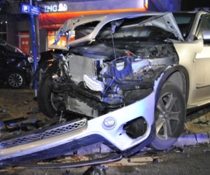 Zderzenie BMW z taksówką na Marszałkowskiej