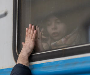 Wojna na Ukrainie. Tłumy uchodźców w Medyce i na dworcu we Lwowie