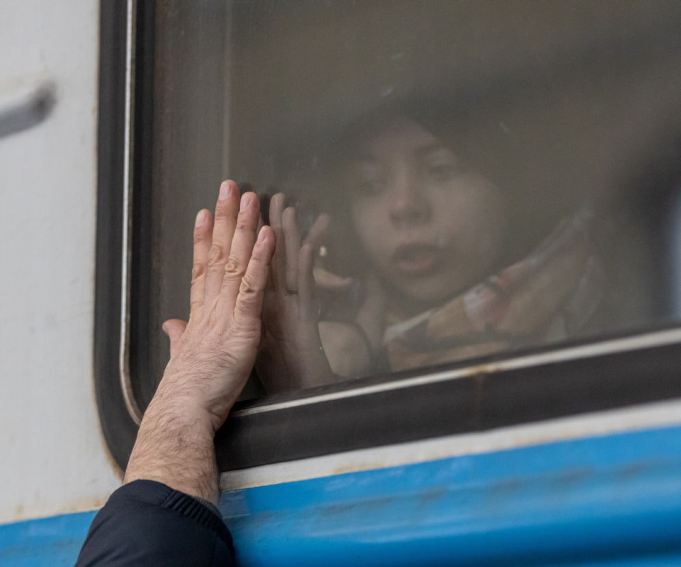 Wojna na Ukrainie. Tłumy uchodźców w Medyce i na dworcu we Lwowie