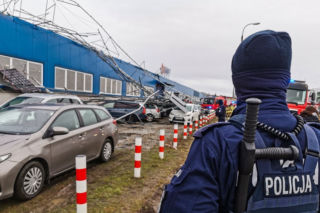 Wichura sieje spustoszenie w Podlaskiem. Kilkanaście samochodów uszkodzonych. Domy bez prądu
