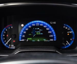 Toyota Corolla 2.0 Hybrid Dynamic Force 184 KM e-CVT vs Mazda 3 Skyactiv-X 180 KM 6MT AWD
