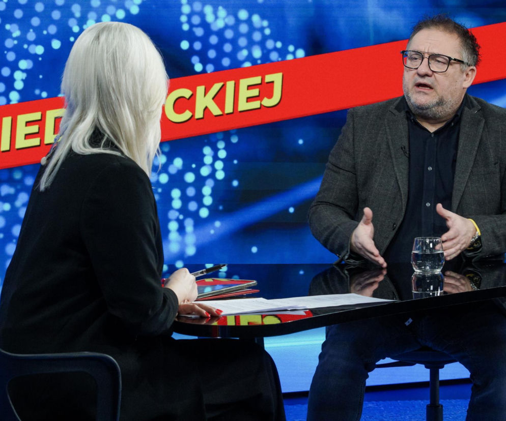 Kamila Biedrzycka i dr Mirosław Oczkoś podczas rozmowy w studio. O napięciach w PiS przeczytasz na Mediateka.