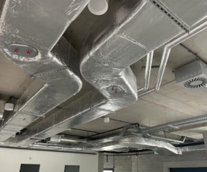 Dlaczego izolacja HVAC w halach magazynowych ma istotne znaczenie?