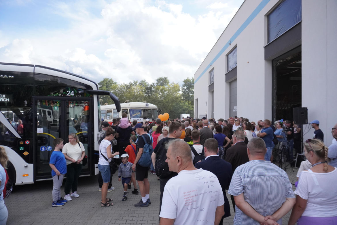Kultowe autobusy opanowały Starachowice! Ruszył III Zlot i świętowanie 70-lecia komunikacji