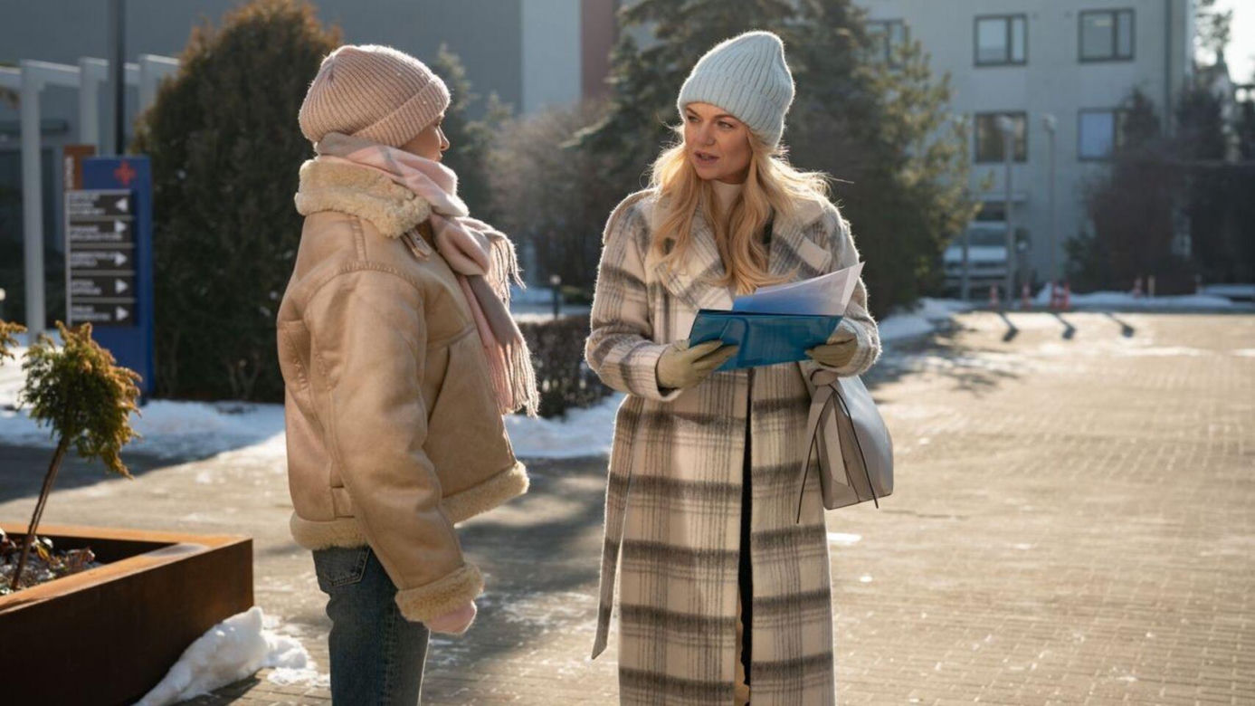 	Na dobre i na złe odc. 955. Dominika (Paulina Gałązka),  Agata Woźnicka (Emilia Komarnicka)