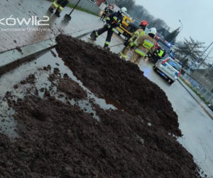Wypadek w Skawinie. Samochód osobowy zderzył się z radiowozem