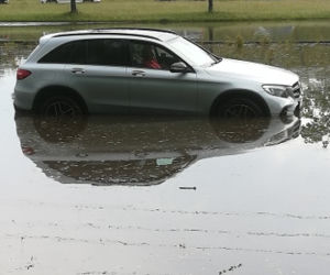 Po burzy w Łodzi zalane ulice i mnóstwo utrudnień. Tak wygląda ul. Włókniarzy