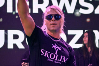 Imperium Skolima rośnie w oczach. Po stacji benzynowej znalazł nową żyłę złota