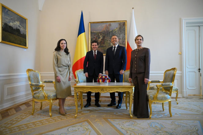 Marta Nawrocka w niecodziennej odsłonie w Rumunii. Postawiła na zaskakujące połączenie