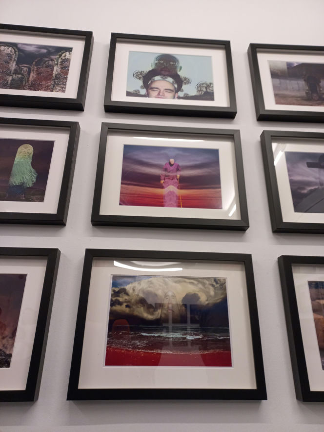 Wystawa słynnego malarza bez obrazów. "Beksiński Nieoczywisty. Wystawa Fotografii i Grafik" w MBWA w Lesznie