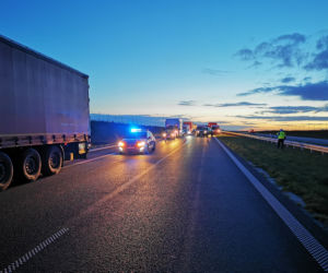 Poważny wypadek ciężarówki na trasie S5