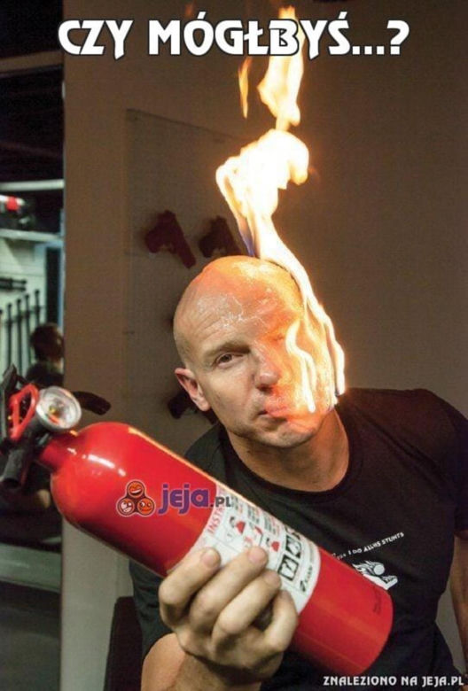 Grzegorz Braun z gaśnicą w Sejmie