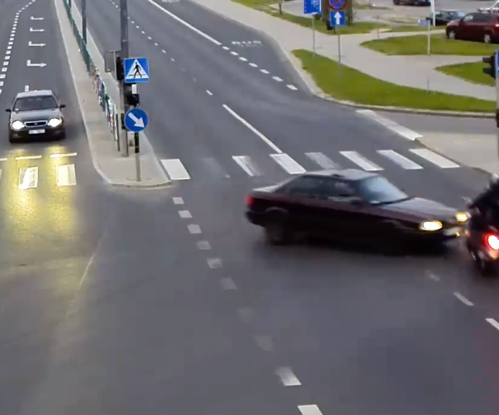 W Olsztynie kierowca Audi wjechał prosto w motocyklistę