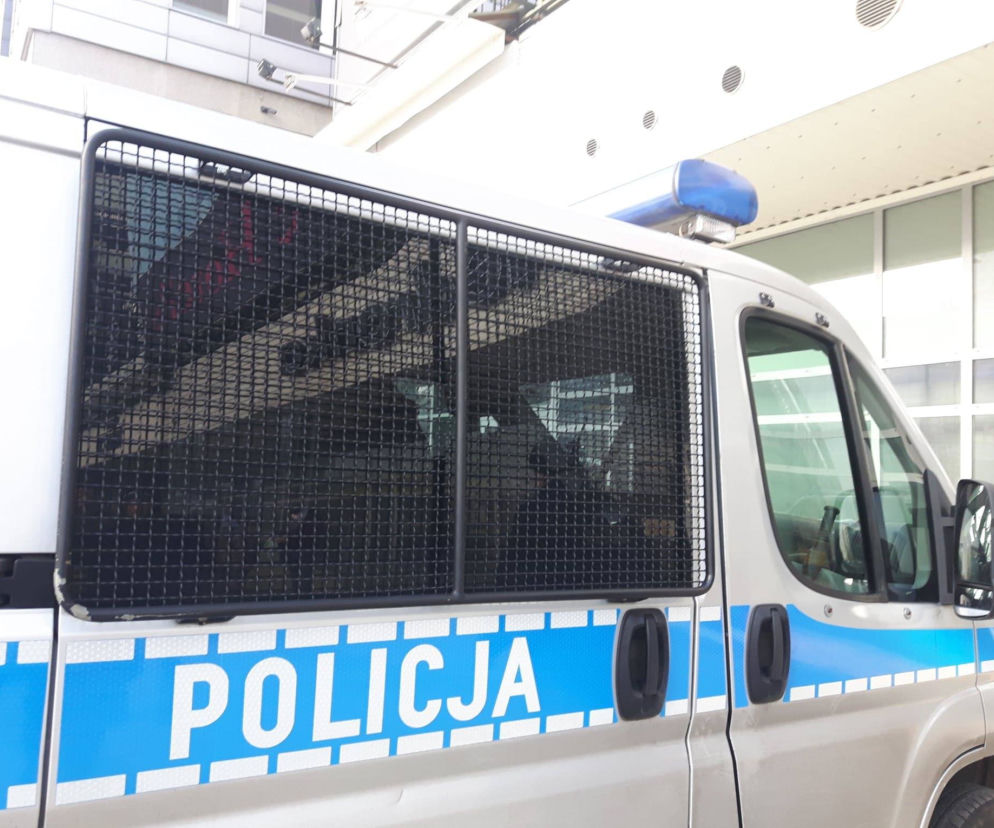 Tragedia na Bałutach.Dziecko wypadło z okna