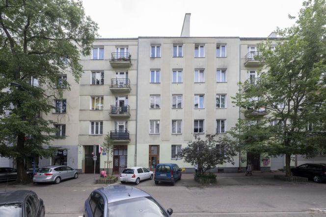 Rozkładające się zwłoki na Ochocie. 32-latek w rękach policji