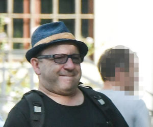 Zbigniew Zamachowski wciąga brzuch przy żonie