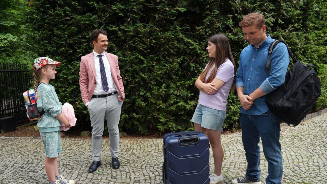 Barwy szczęścia odc. 3100. Agata (Natalia Zambrzycka), Hubert (Marek Molak), Marysia (Nina Szumowska), Ignacy (Olaf Staszkiewicz)