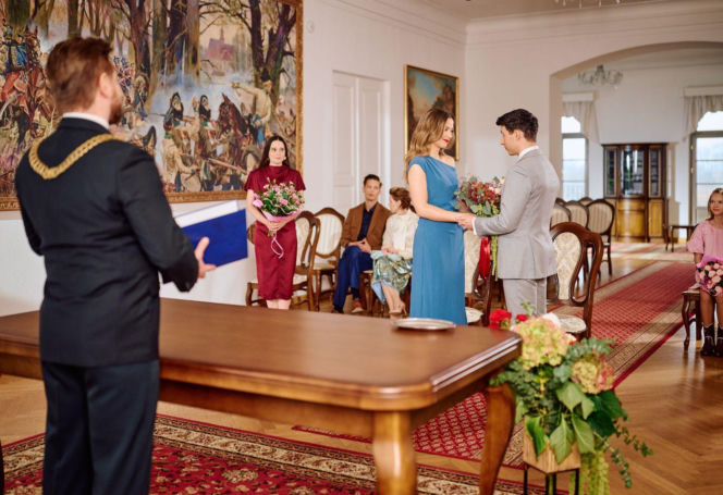 Na Wspólnej, odcinek 4174: Prowokacja Kaliny w dniu ślubu kończy się dramatycznym upadkiem ze schodów - ZDJĘCIA