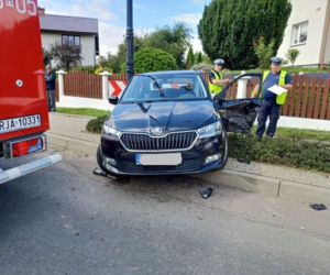 Zderzenie bmw ze skodą. 37-latka trafiła do szpitala [ZDJĘCIA]