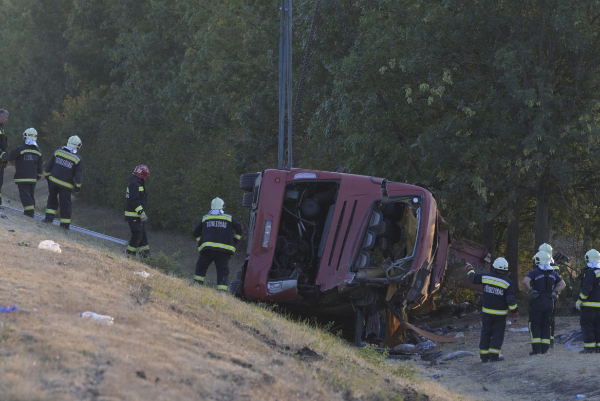 Ksiądz Krzysztof pochowa pielgrzymów po tragedii na Węgrzech. "Ogromna tragedia, smutny czas dla parafii"