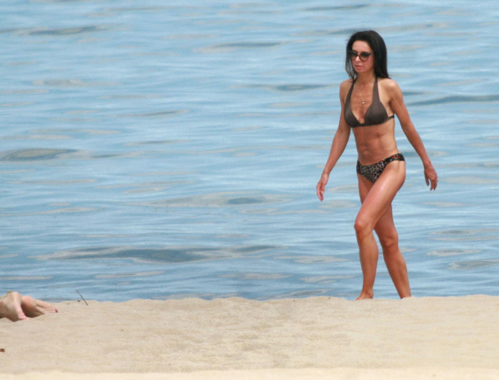Marta Kaczyńska z mężem na plaży