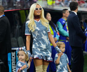 Paris Hilton z dziećmi w dopasowanych stylizacjach
