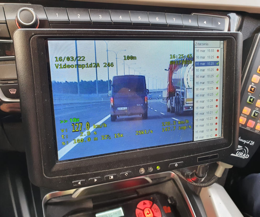 Policjanci z grupy Speed na trasie śmierci koło Torunia. Zdjęcia z akcji