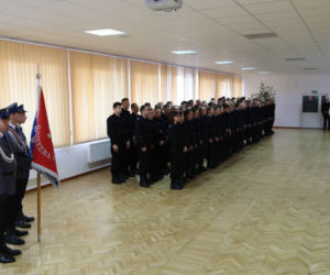Ślubowanie policjantów w Bydgoszczy. Nasz region zasili 69 nowych funkcjonariuszy! [ZDJĘCIA]