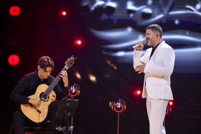 Kacper Dworniczak podczas występu z Andrzejem Piasecznym