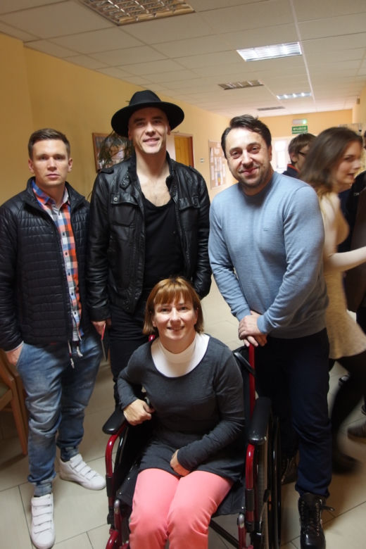 Marcin Miller w ośrodku Caritasu