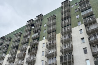 Krzywe balkony przy ul. G. Zapolskiej 42 w Krakowie