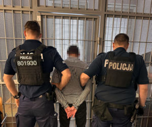 Zakazy, alkohol, poszukiwani. Kto tak naprawdę wozi nas po Warszawie?