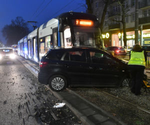 Szczecin: Zderzenie auta z tramwajem