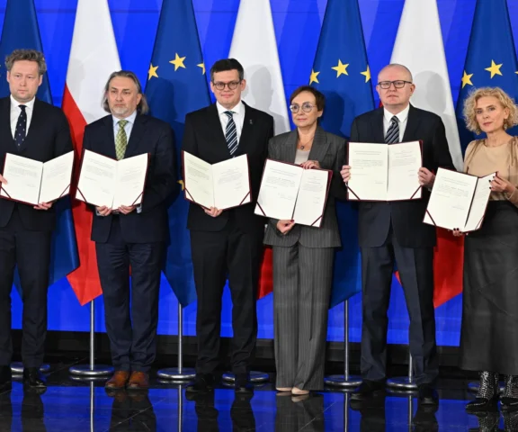 50 tys. zł i dożywotnia emerytura. Zarobki nowych sędziów TK