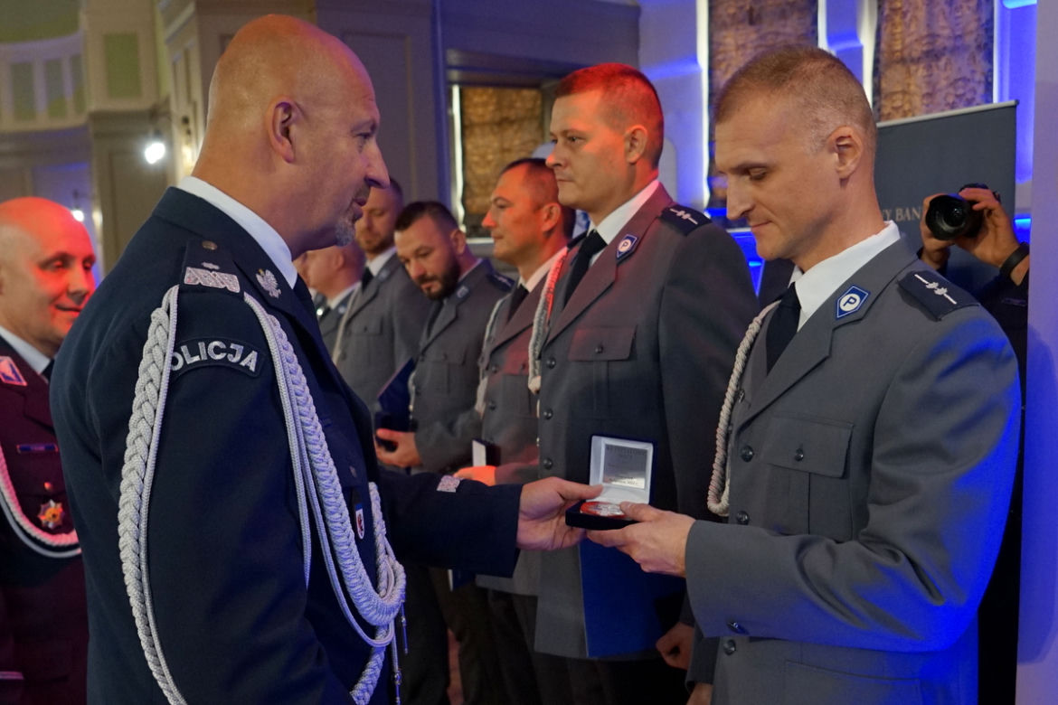 Kryształowe serca dla policjantów z całego regionu