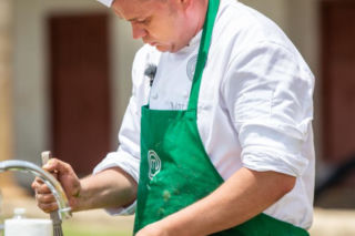 Mariusz Komenda z MasterChefa walczy z glejakiem. Diagnoza spadła na niego nagle