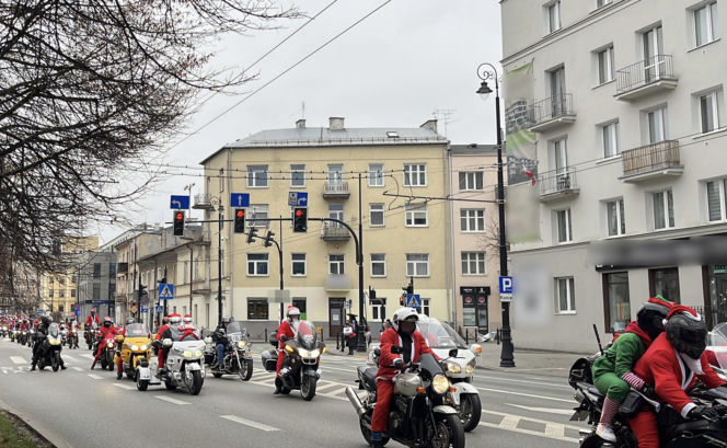 Mikołaje za kierownicą opanowali Lublin. Wyjątkowa akcja dla dzieci ze szpitala
