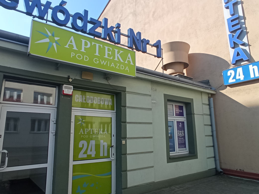 Apteka "Pod Gwiazdą" przy ul. Szopena 2 