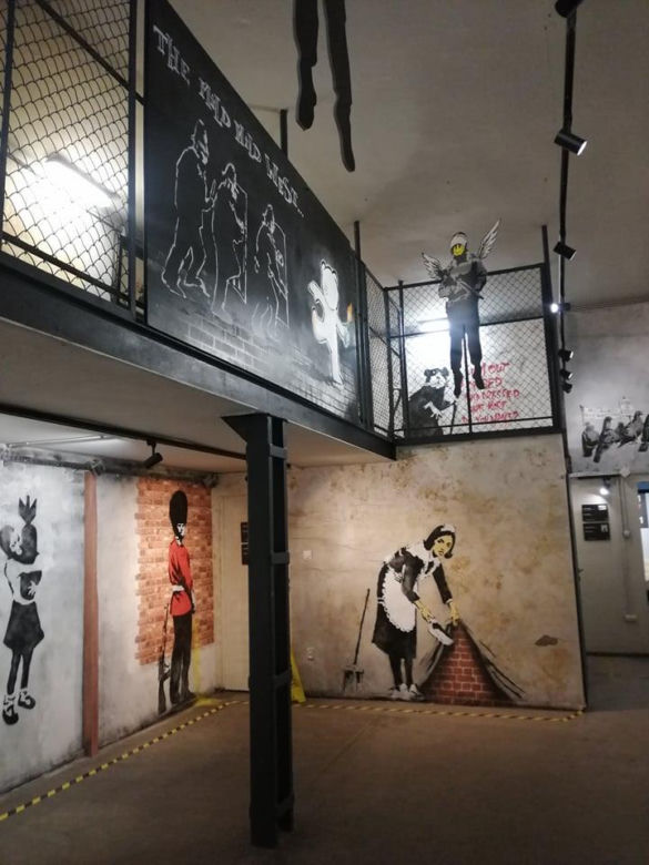 Ferie w Krakowie? Wystawę Banksy'ego, najbardziej tajemniczego artysty na świecie, koniecznie trzeba zobaczyć
