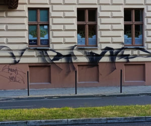 Oszpecona kamienica przy ul. Malczewskiego
