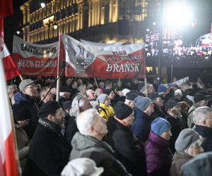 Marsz Pamięci PiS przeszedł ulicami Warszawy. To już 16 lat po katastrofie smoleńskiej