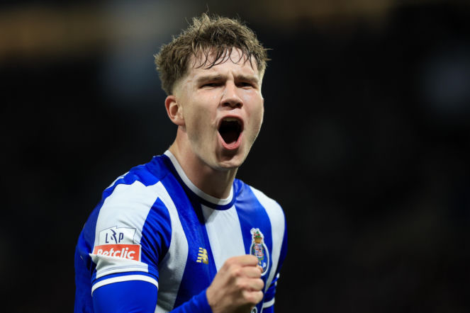 Oskar Pietuszewski znów strzelił gola, ale opuszczał boisko z grymasem! Co z jego zdrowiem?