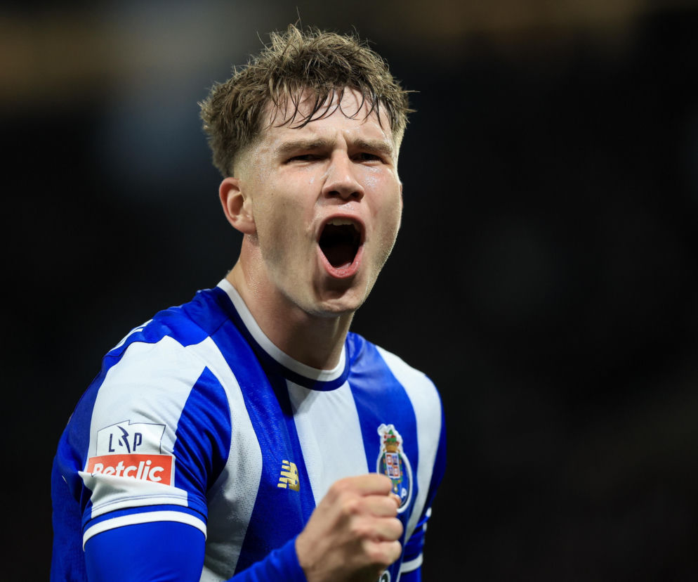 Kolejne trafienie Oskara Pietuszewskiego. Gwiazdor FC Porto opuścił murawę z grymasem bólu