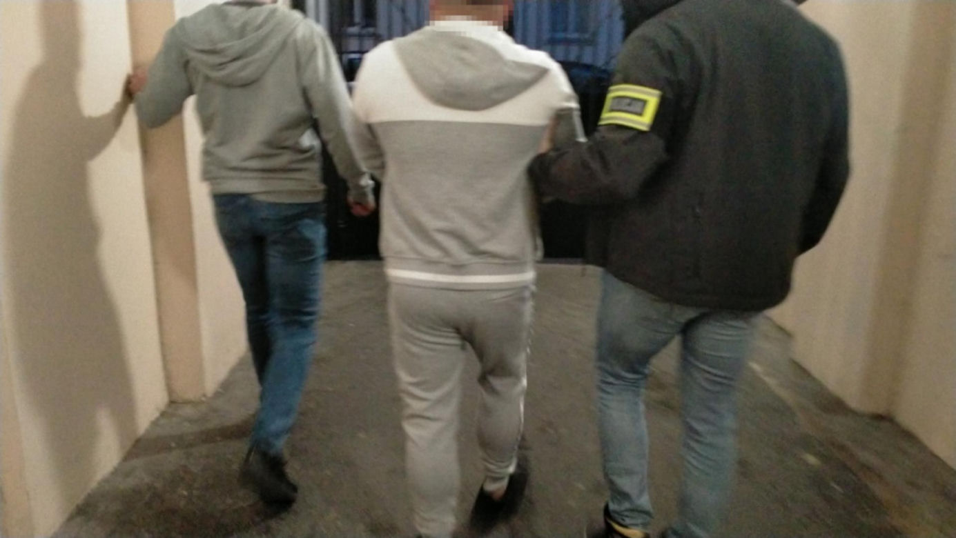 Nalot na Pradze Północ. Dilerów zastali w bieliźnie