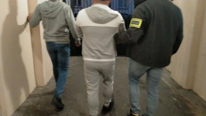 Nalot na Pradze Północ. Dilerów zastali w bieliźnie