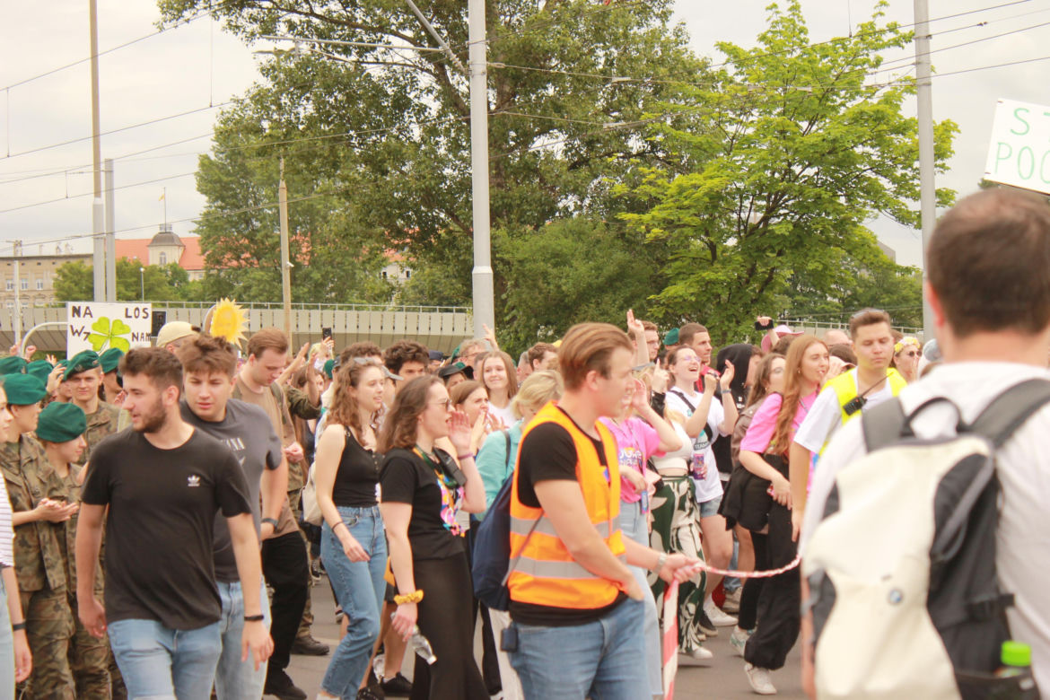 Studenci opanowali Wrocław. Pochód juwenaliowy przeszedł ulicami miasta. Było śpiewająco! [ZDJĘCIA]